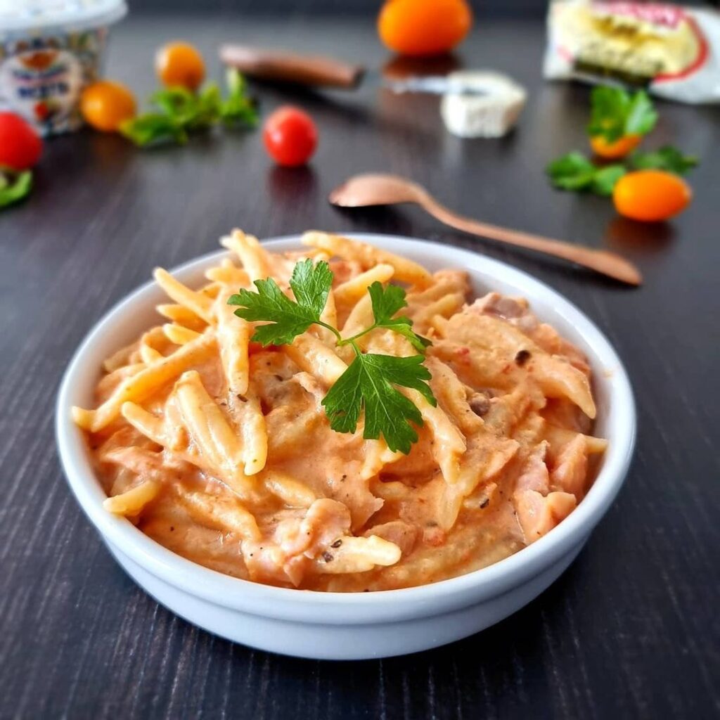 Pâtes à la tomate ricotta chèvre et saumon fumé