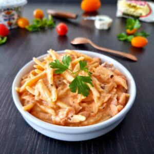 Pâtes à la tomate ricotta chèvre et saumon fumé