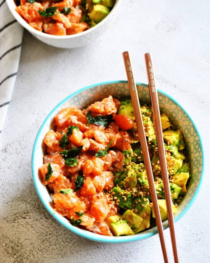 Poké saumon avocat