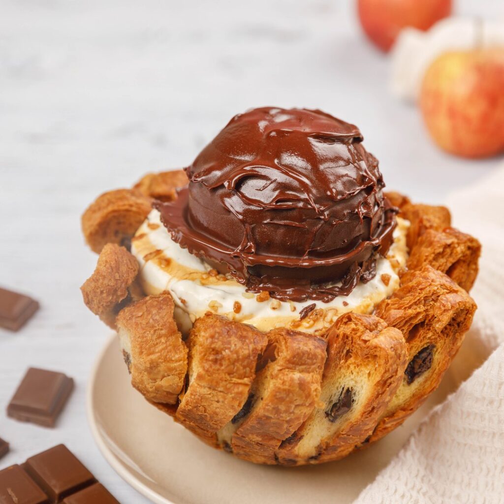 La pomme hérisson au chaud dans son pain au chocolat perdu
