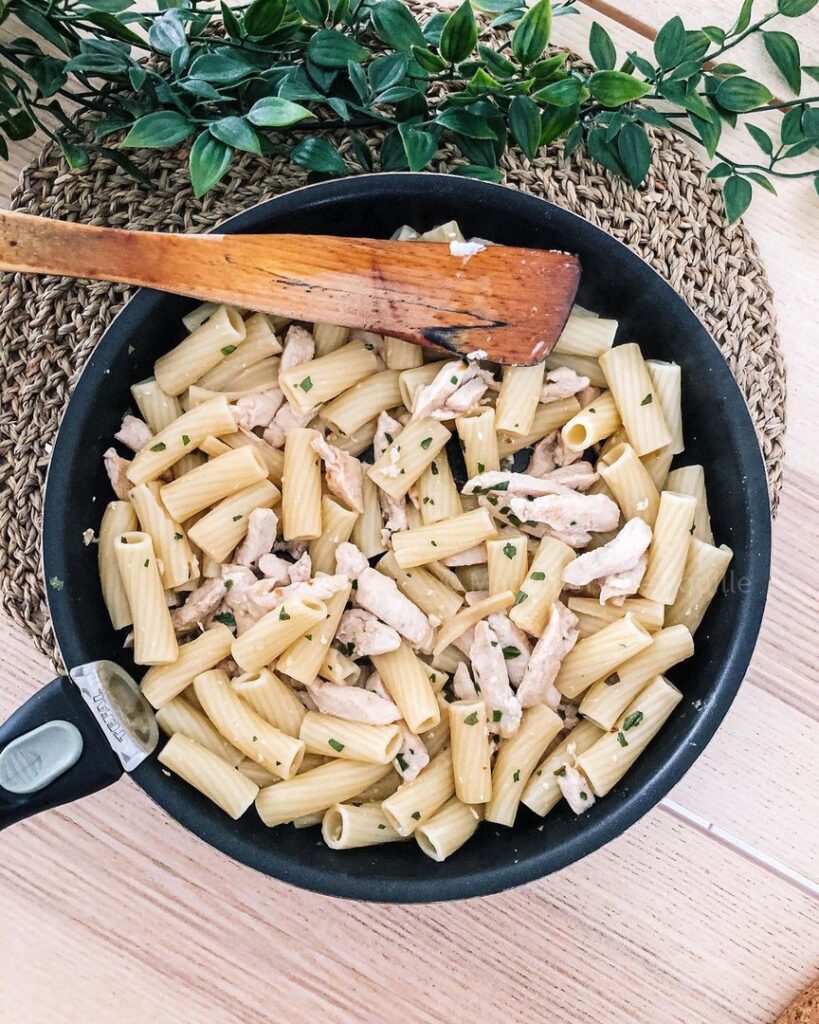 Pâtes poulet basilic