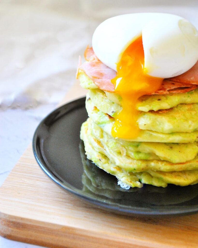Tour de pancakes salées à la courgette