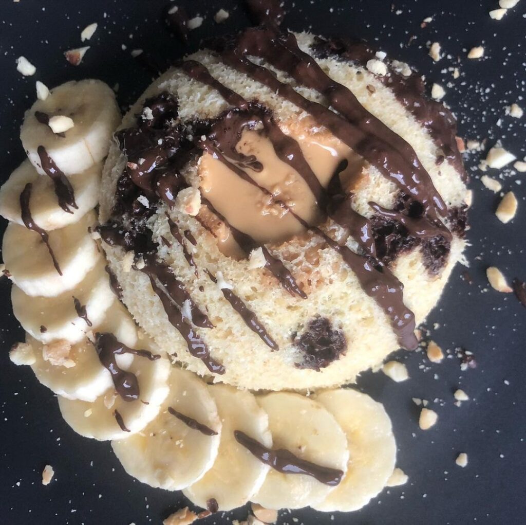Bowl cake coeur peanut butter