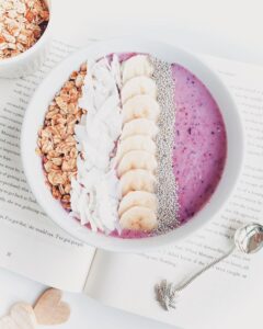 Smoothie bowl fraise myrtille banane