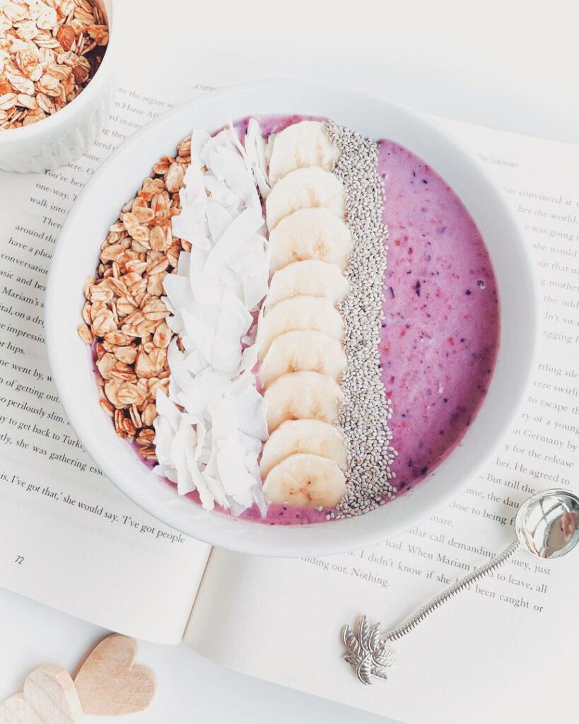 Smoothie bowl fraise myrtille banane