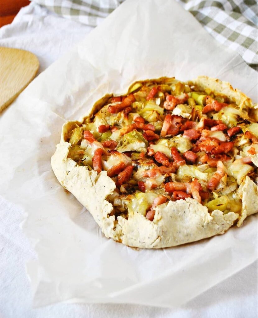 Tarte rustique poireaux lardons comté
