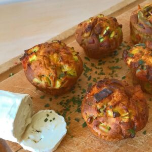 Muffins aux courgettes, chèvre et poivrons