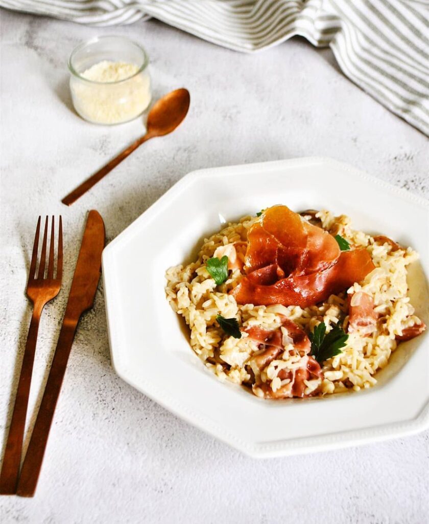 Risotto champignons et chips de jambon cru