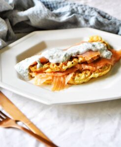 Gaufres salées pomme de terre, saumon sauce ciboulette