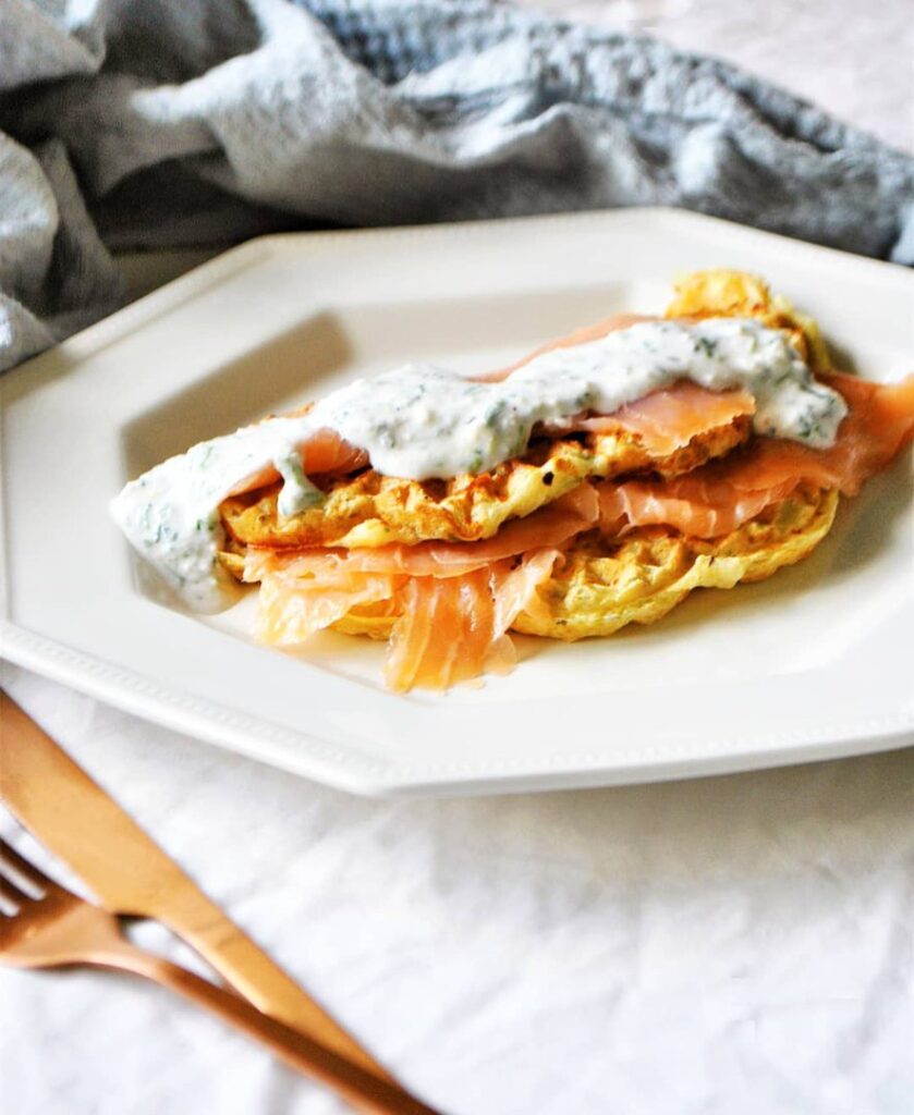 Gaufres salées pomme de terre, saumon sauce ciboulette