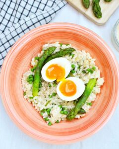 Risotto aux légumes de printemps et œuf mollet