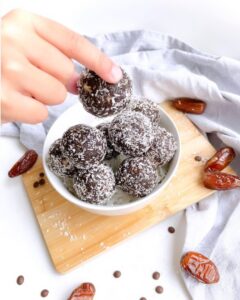 Energy balls beurre de cacahuètes dattes