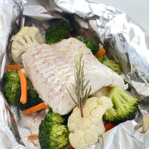 Filet de cabillaud aux légumes citronnés en papillote
