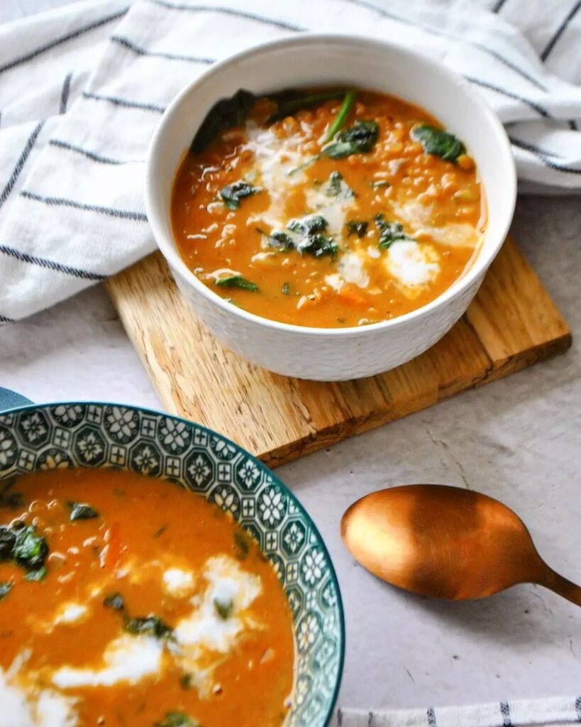 Soupe de lentilles corail au lait de coco sans mixeur