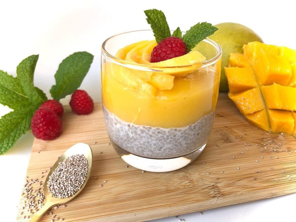 Mango chia pudding