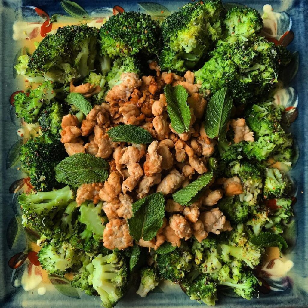 Poulet façon thaï et brocolis parfumés