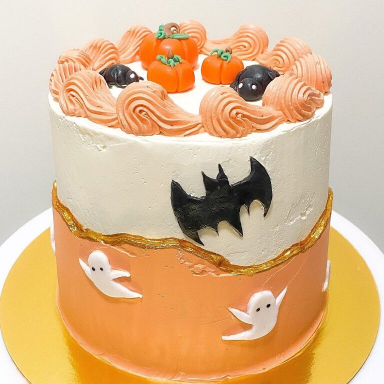 Halloween layer cake Halloween layer cake