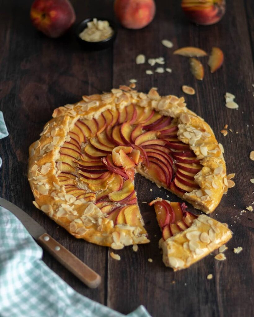 Tarte aux pêches rustique