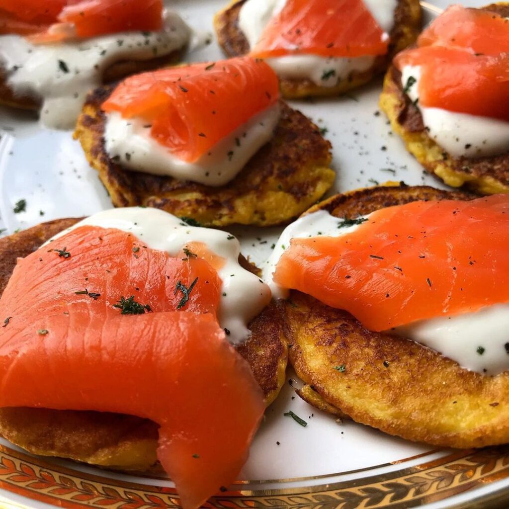 Blinis de maïs au saumon fumé et yaourt grec