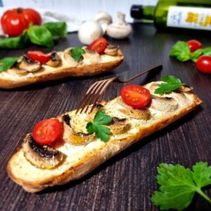 Baguettes toastées aux champignons et Saint-Morêt