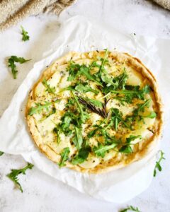 Pizza poire gorgonzola miel et roquette