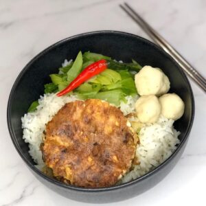 Soupe au chou moutarde et boulettes de poisson