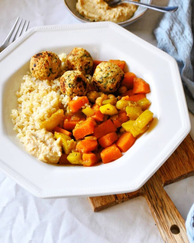 Assiette complète végétarienne, falafels et houmous maison
