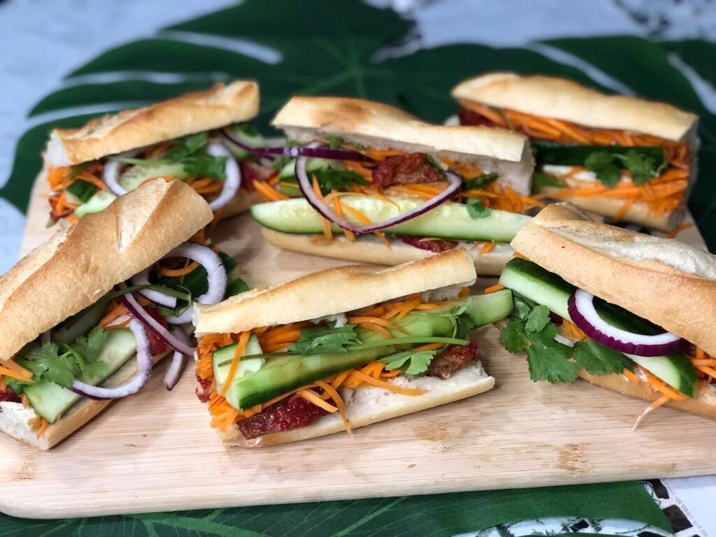 Sandwich végétarien au tofu frit