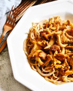 Spaghettis aux girolles sauce au fromage