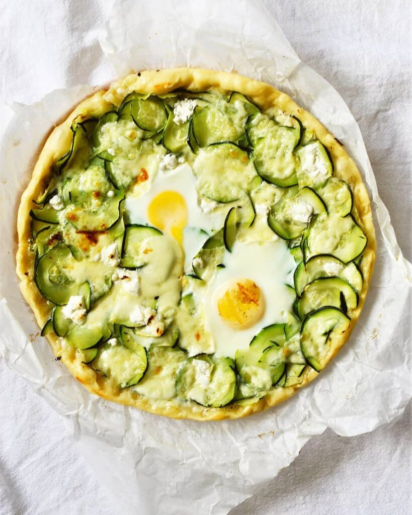Pizza courgettes et oeufs coulants
