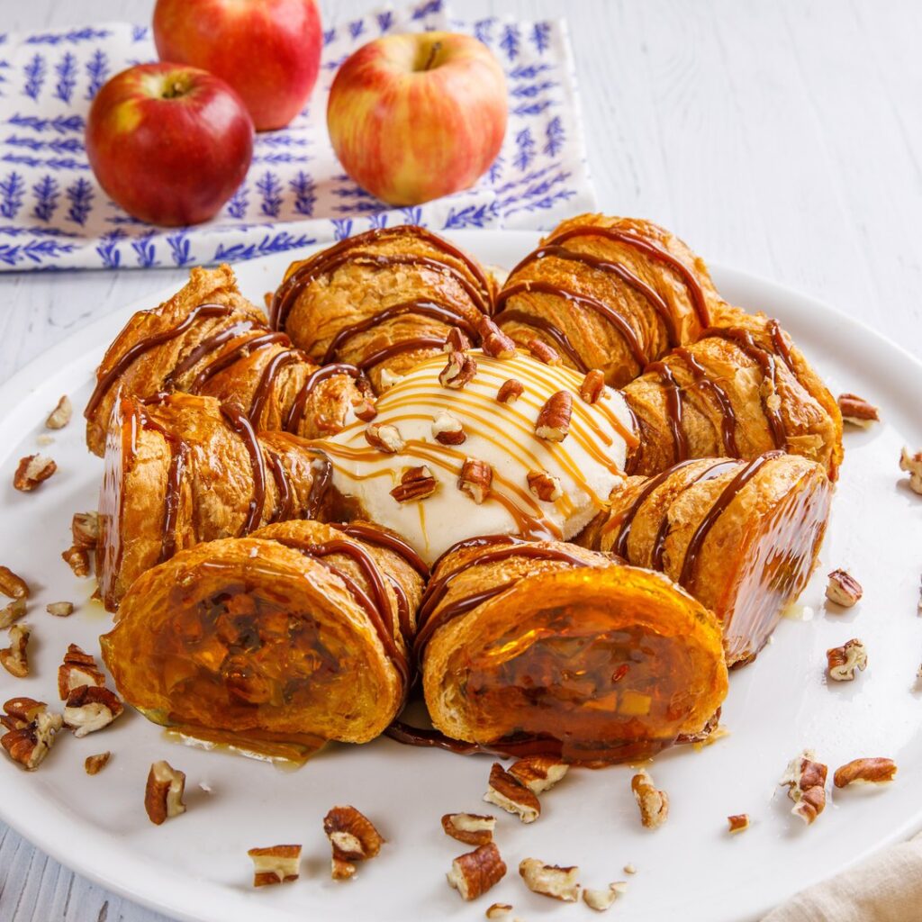 Croissants aux pommes caramélisées