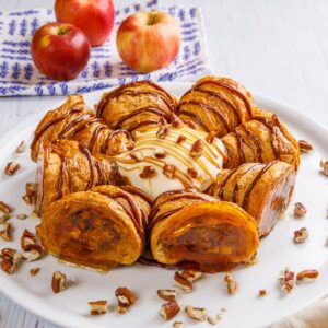 Croissants aux pommes caramélisées