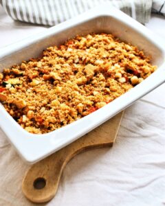 Crumble salé aux courgettes et tomates