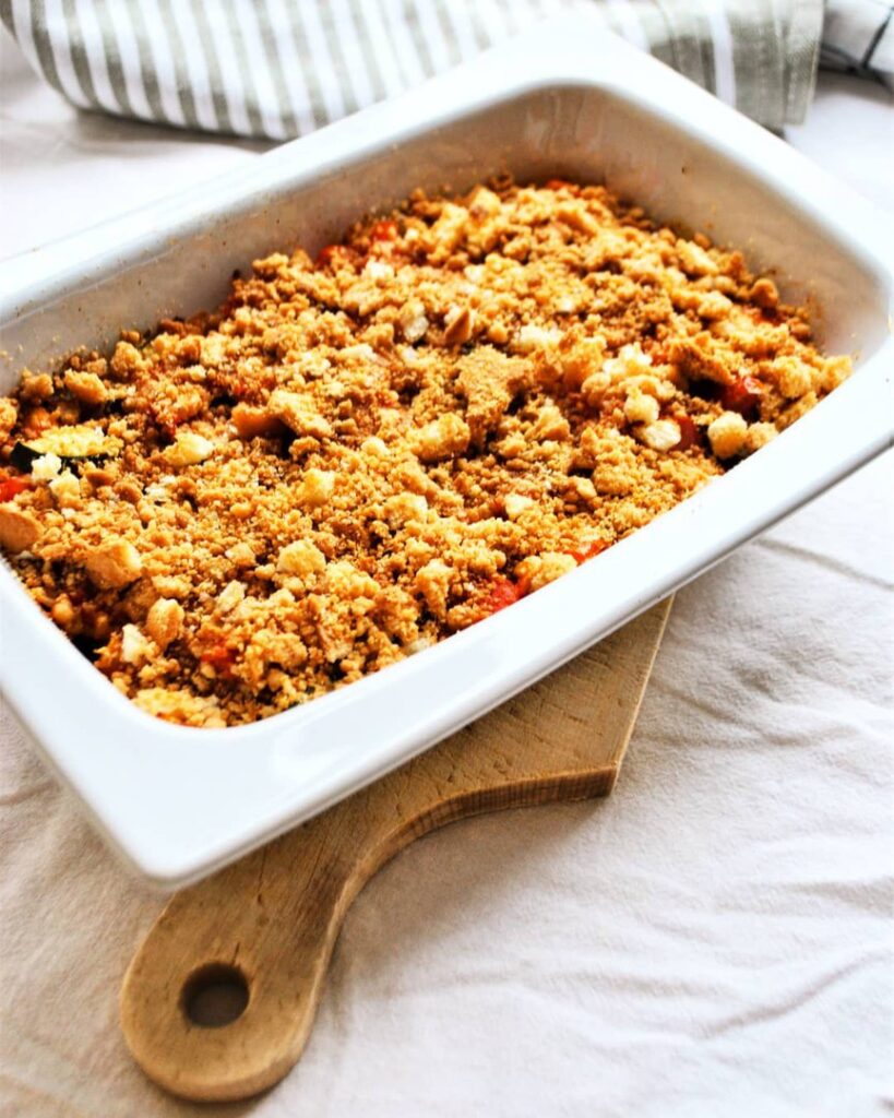 Crumble salé aux courgettes et tomates