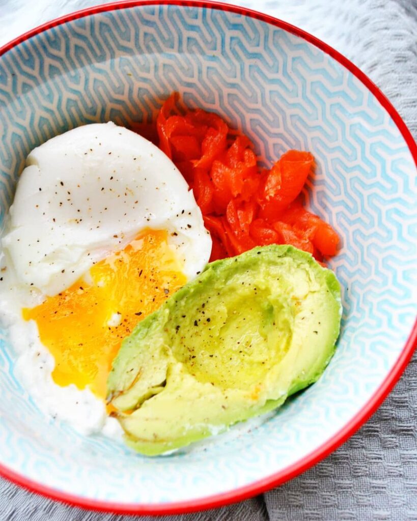Brunch bowl à la ricotta fouettée au raifort