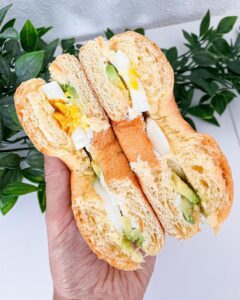 Bagel avocat oeuf