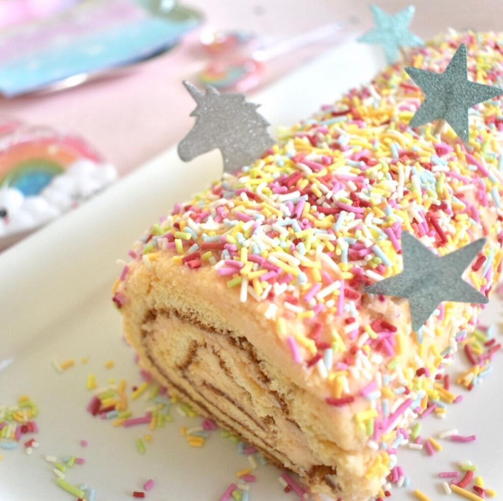 Gâteau roulé à la crème et noix de coco