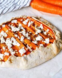 Tarte rustique carottes feta pignons