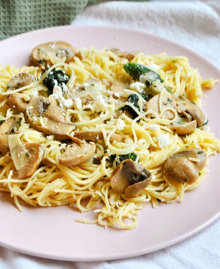 Pâtes crémeuses champignons épinards chèvre