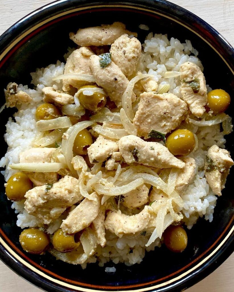 Poulet yassa et riz parfumé