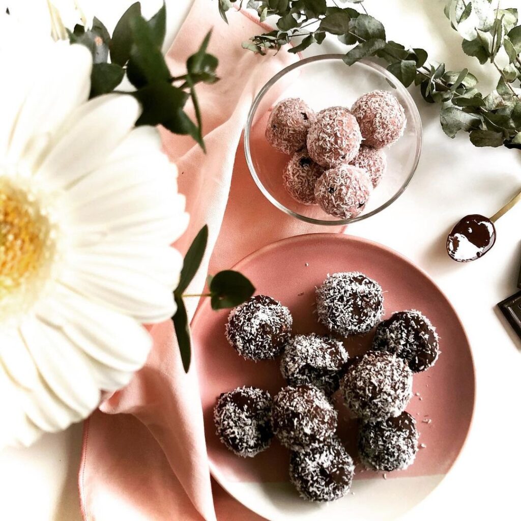 Strawberries coco balls