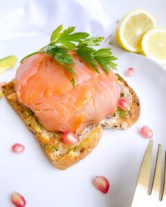 Dôme surprise avocat, œufs et fromage frais