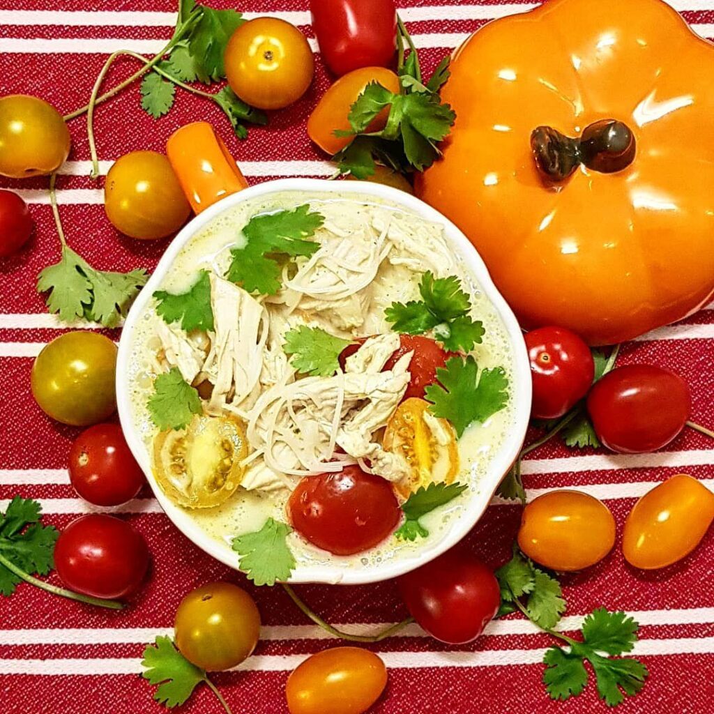 Soupe au poulet, lait de coco et vermicelles de riz
