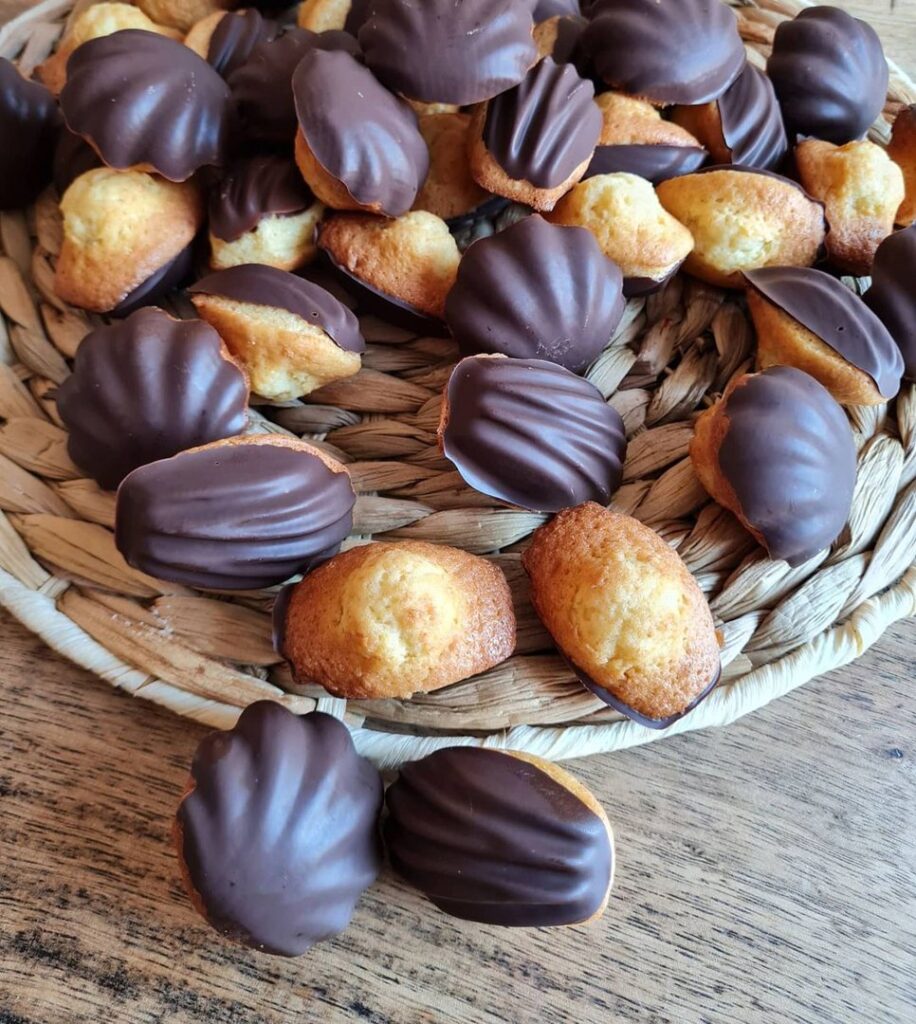 Mini madeleines coque en chocolat noir