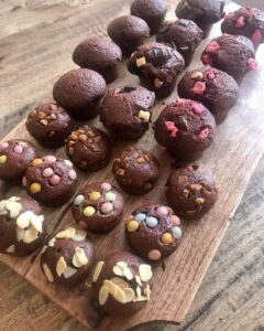 Muffins au chocolat et garniture au choix