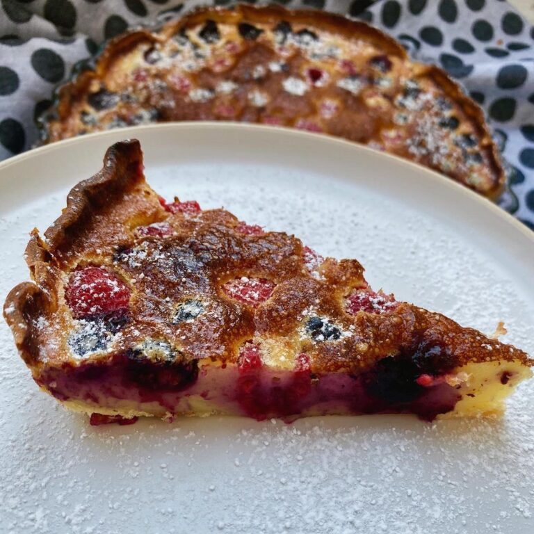 Gâteau aux fruits rouges frais