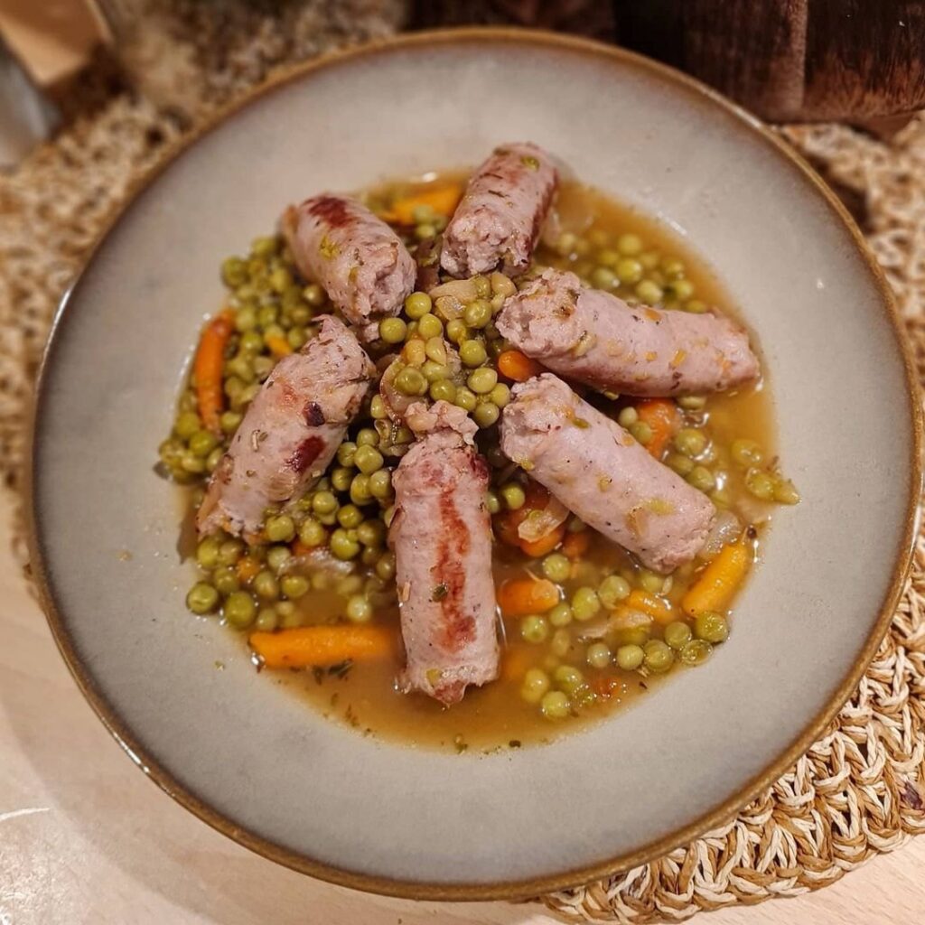 Saucisses catalanes et petits pois