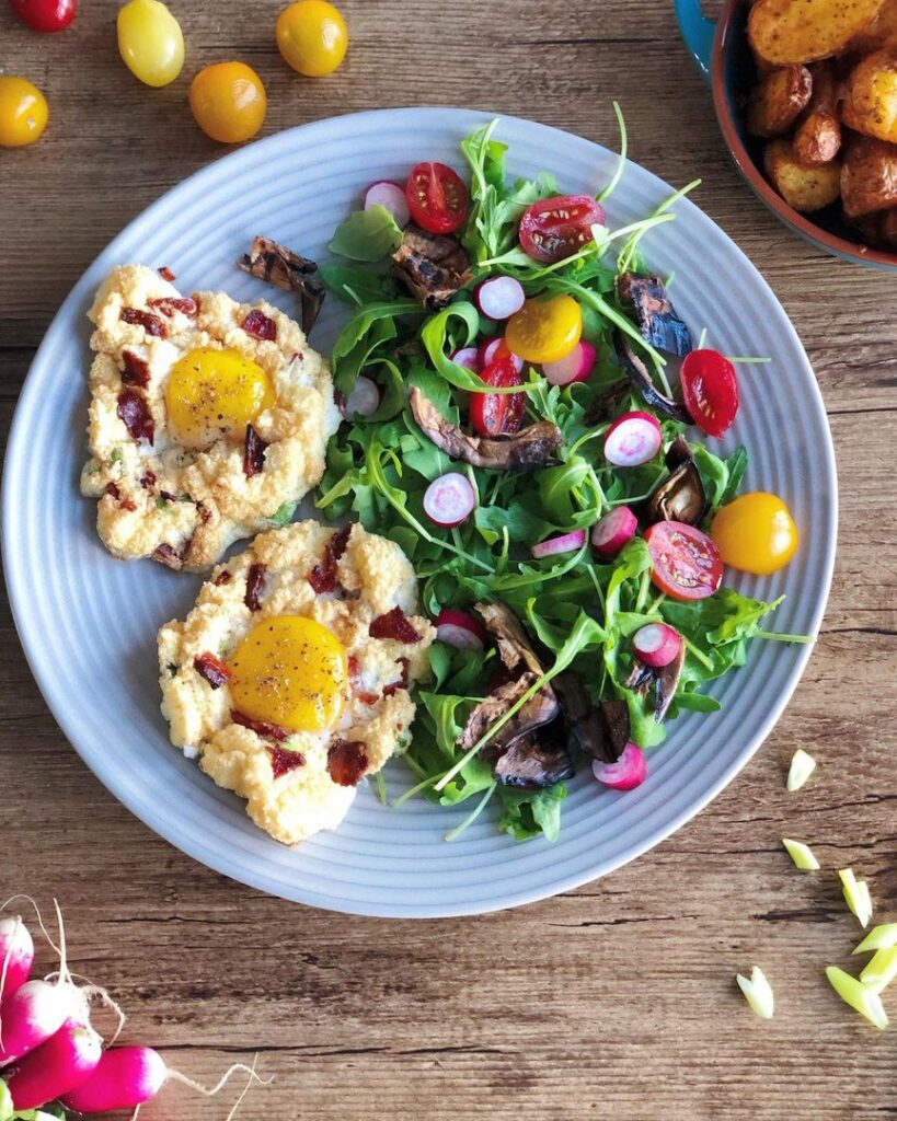 Oeuf nuage et jaune coulant au bacon croustillant