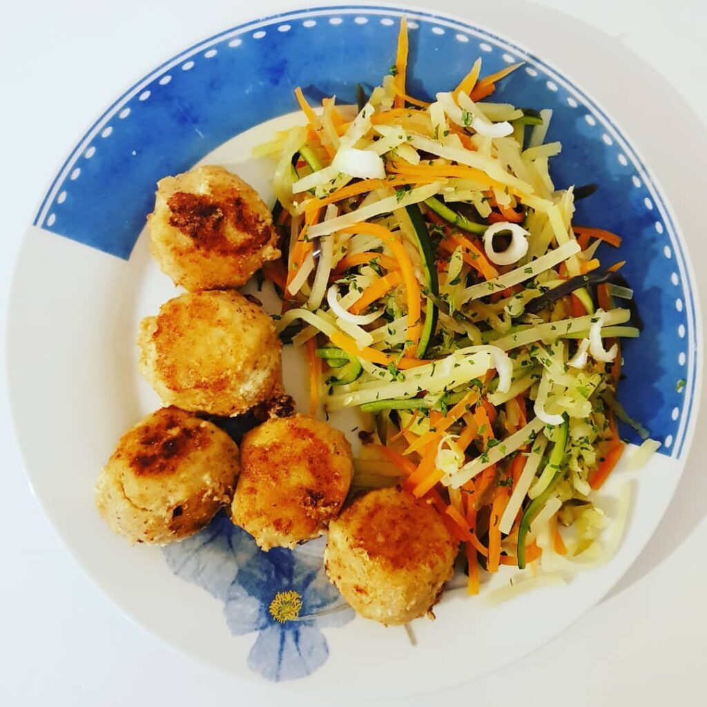 Boulettes de Poisson et Julienne de Légumes