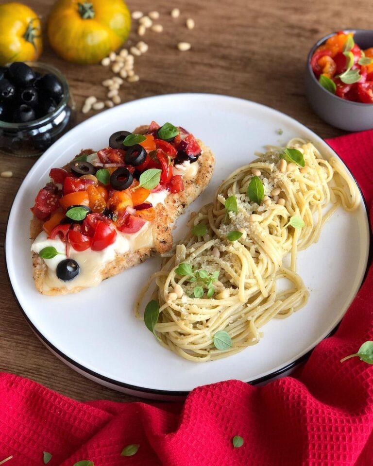 Poulet façon bruschetta et pâtes au pesto